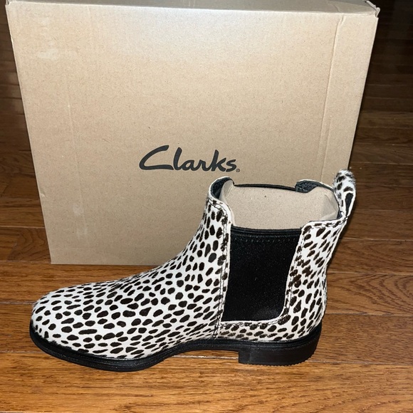 Clark’s Haircalf Clarkdale Arlo Dalmatian Print Chelsea Boot Women’s Size 6 - Picture 3 of 11